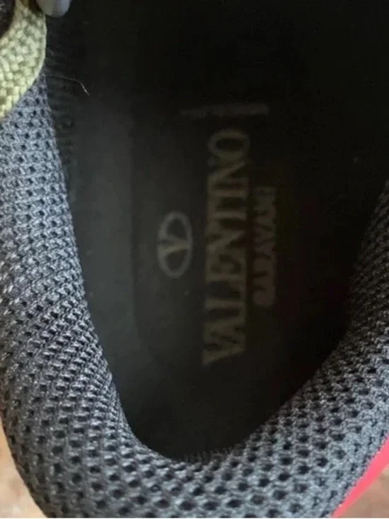 Authentic Valentino Garavani Low-Top Sneakers - Picture 11 of 12